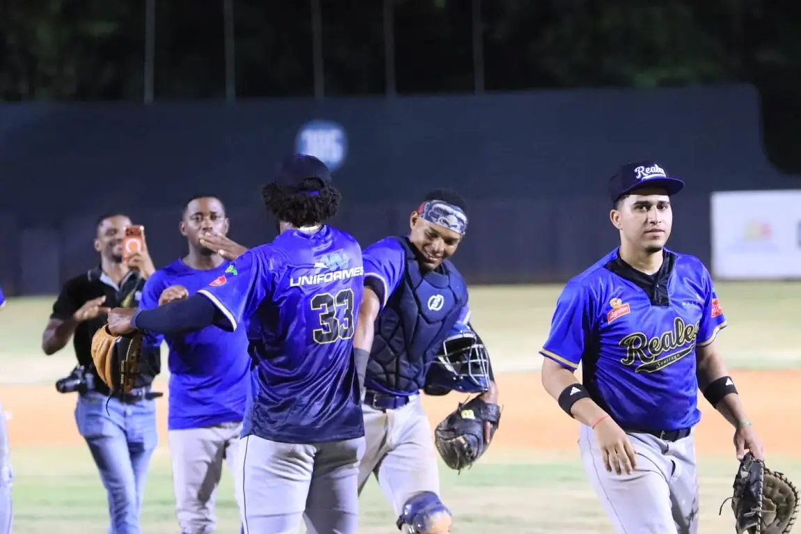 Reales de Santiago comienzan  temporada Béisbol de Verano con marca  de 3-0