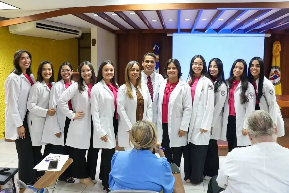 Estudiantes de Medicina desarrollan proyectos en comunidades vulnerables de Santiago