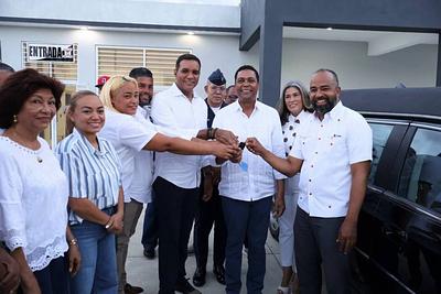 LMD entrega moderno carro fúnebre al distrito municipal de Canca la Reina