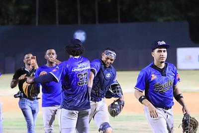 Reales de Santiago comienzan  temporada Béisbol de Verano con marca  de 3-0