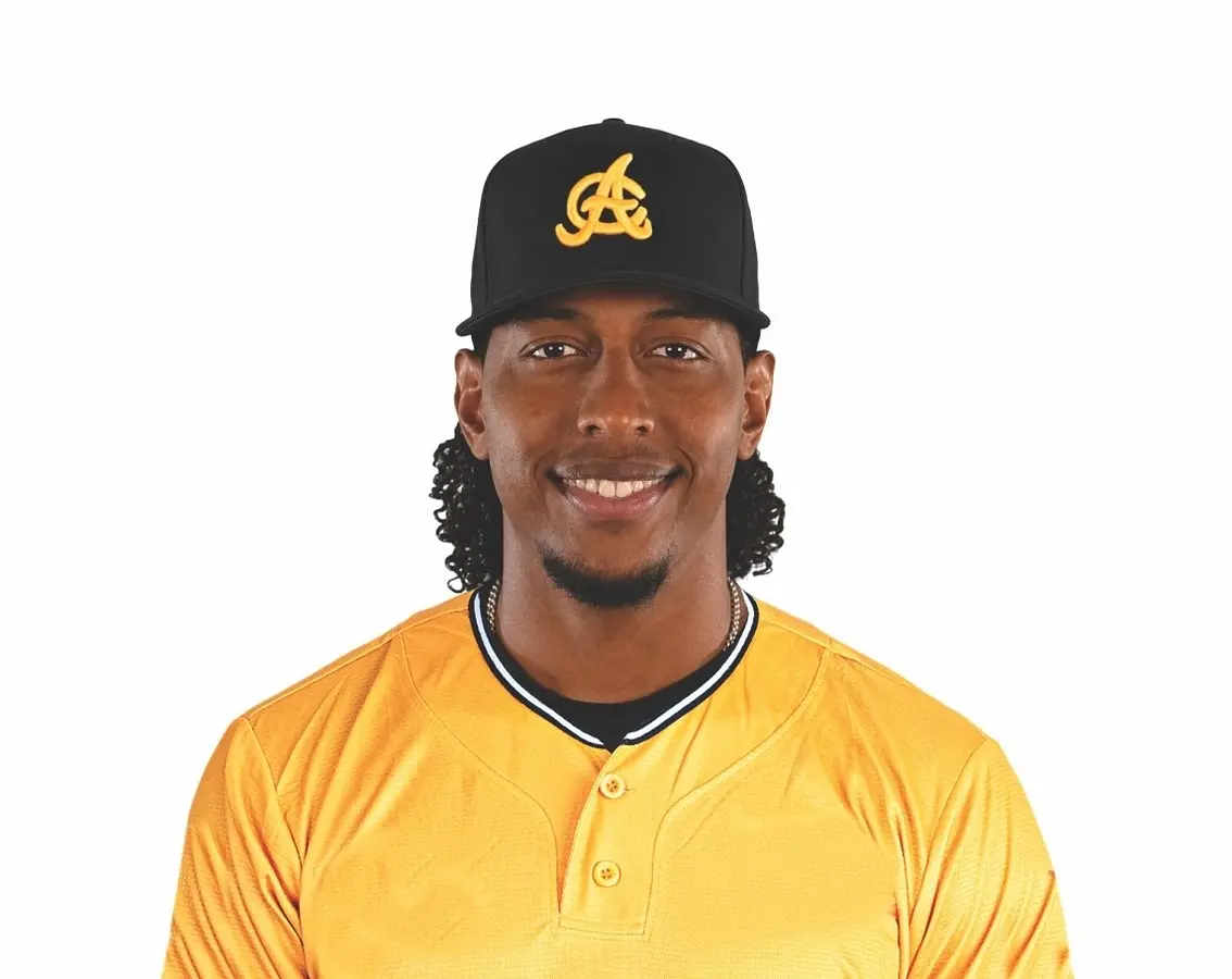 Aguilas Cibaeñas firman al lanzador Kevin Valdez