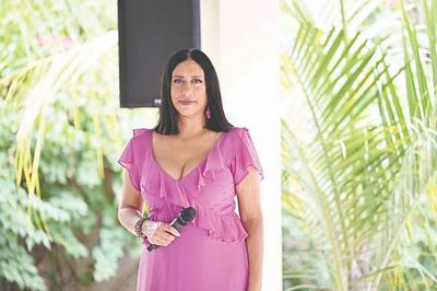 Sarah Sued reúne mujeres en “Volver a ti”