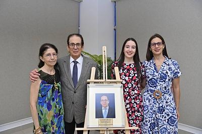 Clínica Corominas reconoce el legado  del doctor Luis Grullón Estrella