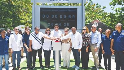 Gobierno inicia construcción plaza de vendedores en playa Teco