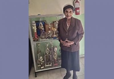Maestra celebra 101 años con llamado a la empatía y solidaridad humana