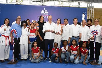 Presidente Abinader entrega remodelado Club Los Cachorros de Cristo Rey con inversión de RD$54 millones