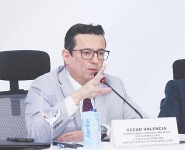 Asesor del BID alerta sobre bajo crecimiento y caída de la inversión en la región
