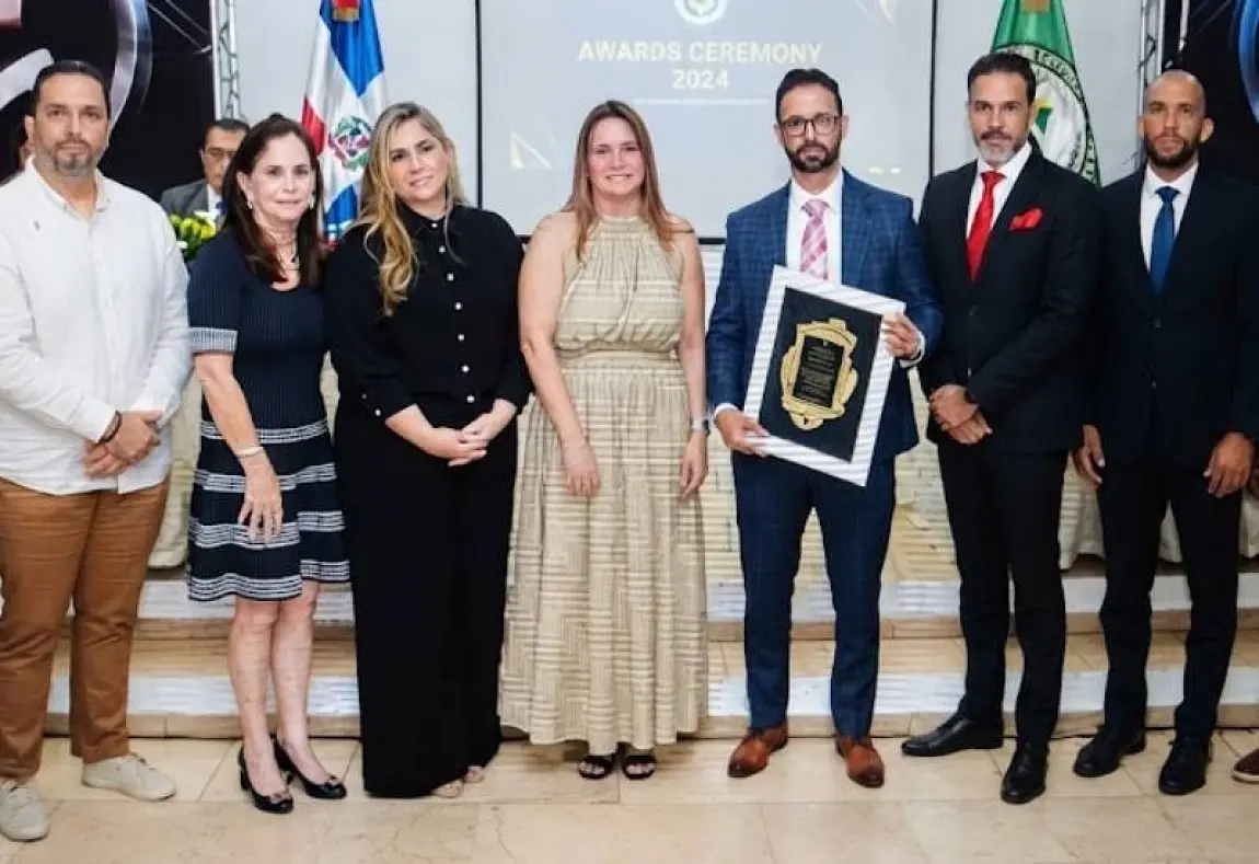 Fundación reconoce trayectoria y legado doctor Omar Hernández Reinoso
