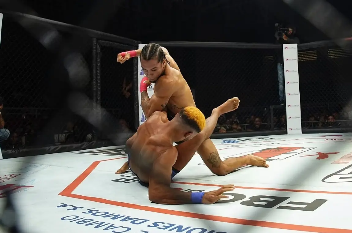 Dominicano Michael Polanco da la sorpresa con triunfo por nocaut en histórico evento de MMA en RD