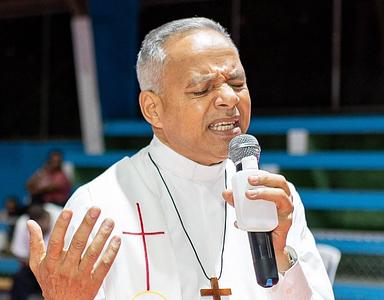 Padre Chelo celebra 36 años de vida sacerdotal