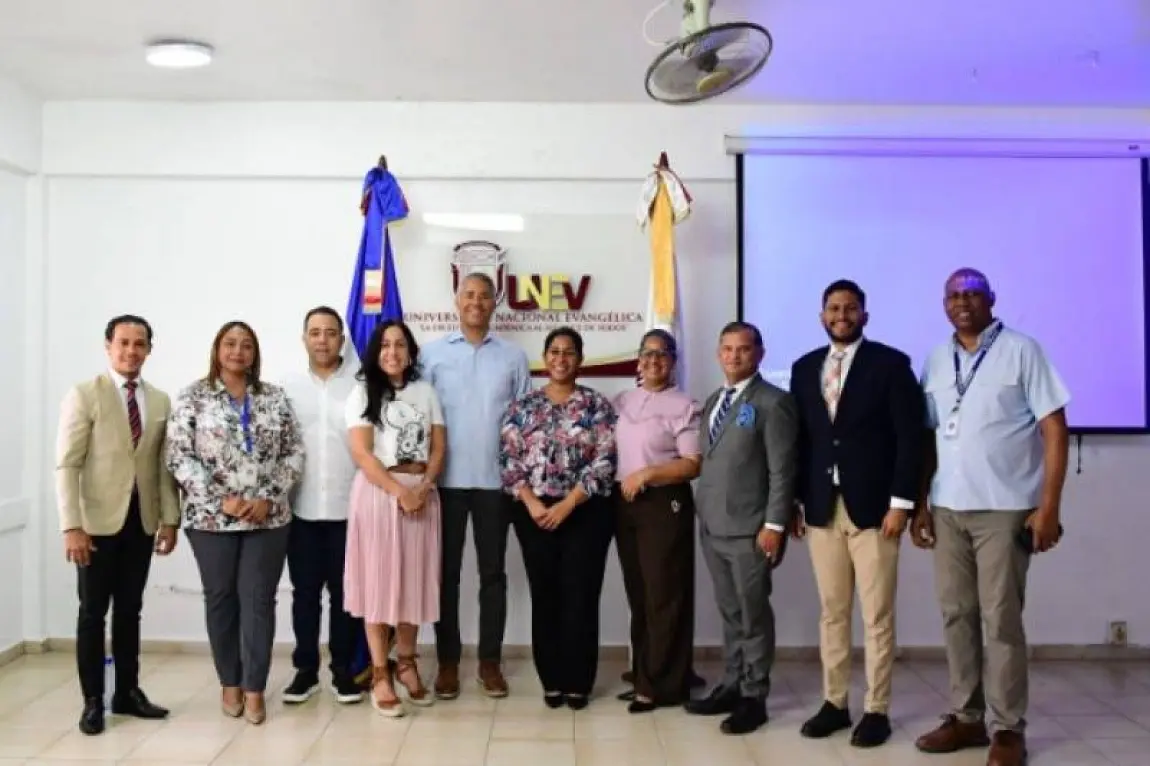 Coraasan y UNEV orientan estudiantes sobre uso y el debido cuidado del agua