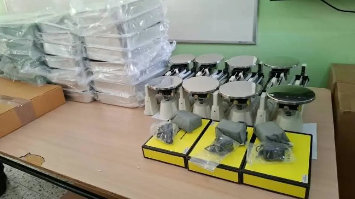 Minerd entrega equipos al Politécnico Profesor Miguel Ángel Guzmán