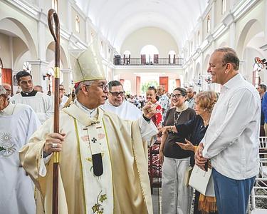 Obispo de Santiago dice que vienen cosas buenas para las Águilas