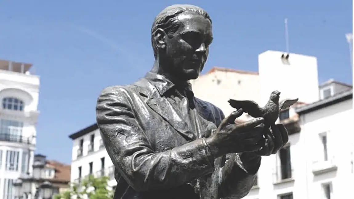 Una escultura de Lorca recorrerá Madrid en el 90 aniversario del fusilamiento del poeta