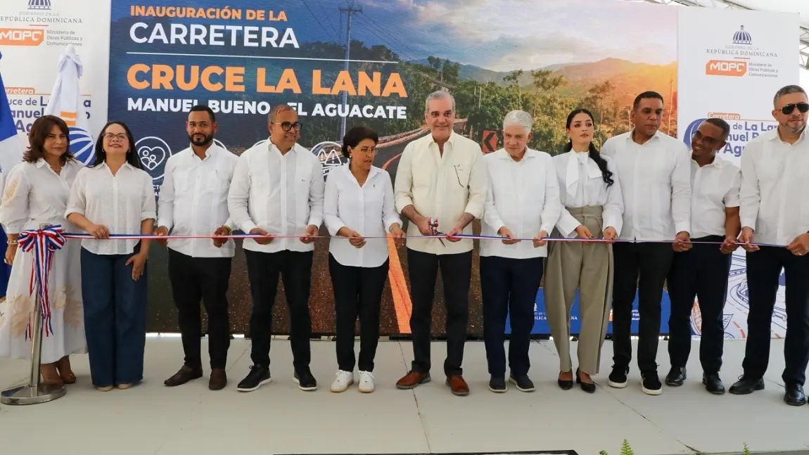 Abinader convierte en realidad una inauguración  de la carretera Cruce La Lana–Manuel Bueno
