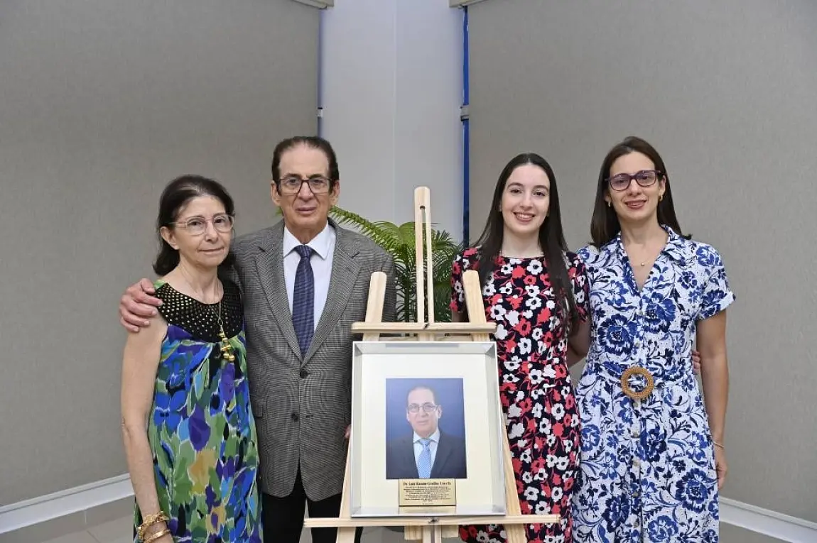 Clínica Corominas reconoce el legado  del doctor Luis Grullón Estrella