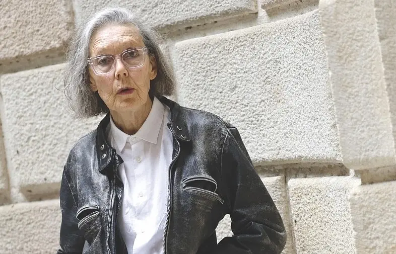 Anne Carson, del Camino de Santiago al Nobel: una peregrinación convertida en literatura