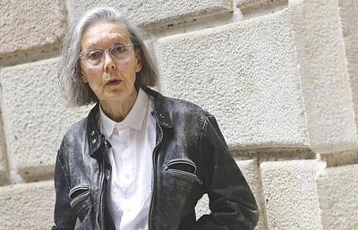 Anne Carson, del Camino de Santiago al Nobel: una peregrinación convertida en literatura