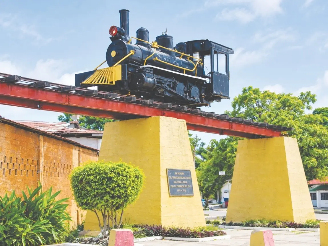 Vestigios del antiguo ferrocarril del Cibao sobreviven en Moca
