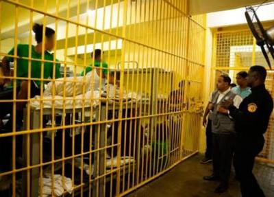 Defensor del Pueblo inspecciona centros penitenciarios de Santiago
