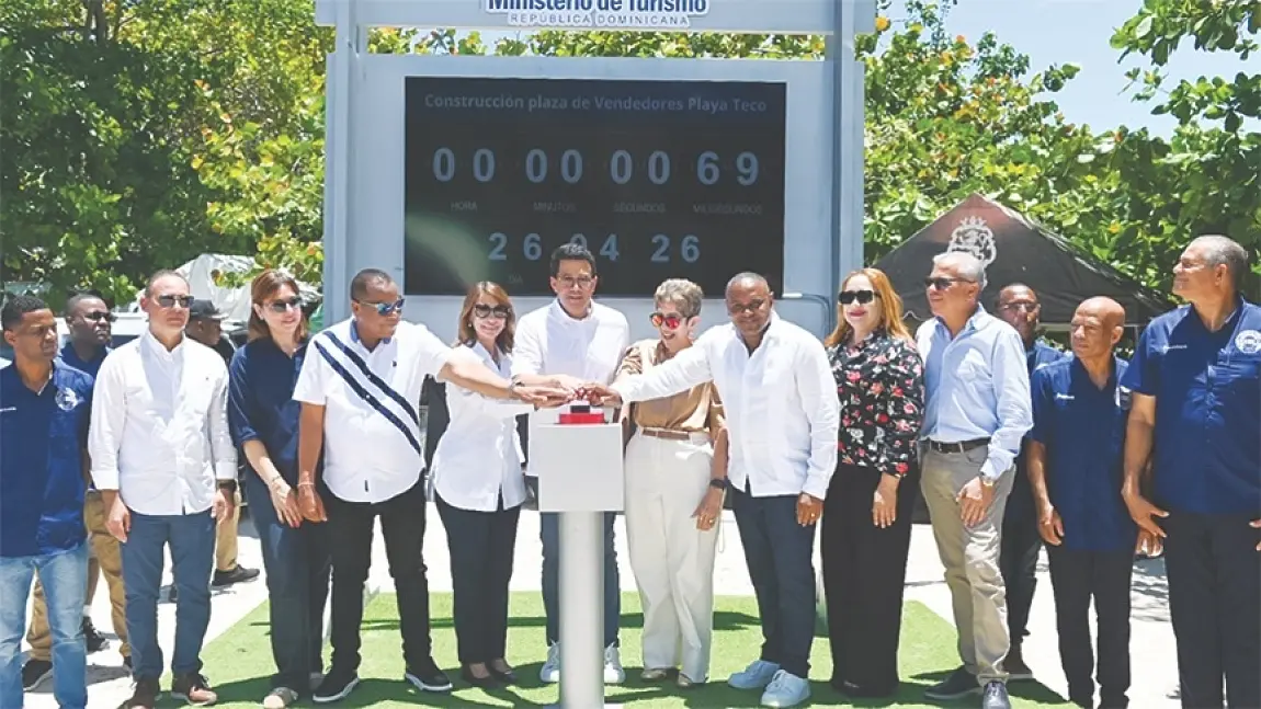 Gobierno inicia construcción plaza de vendedores en playa Teco