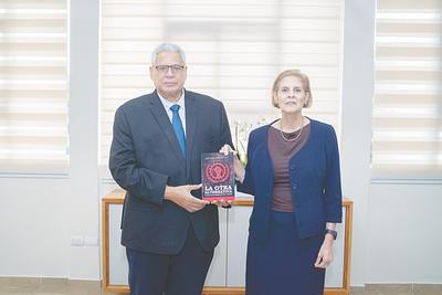 Papín Domínguez publica obra de reflexión política