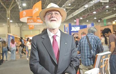 Escritor argentino Alberto Manguel advierte  en México de la baja compresión lectora global