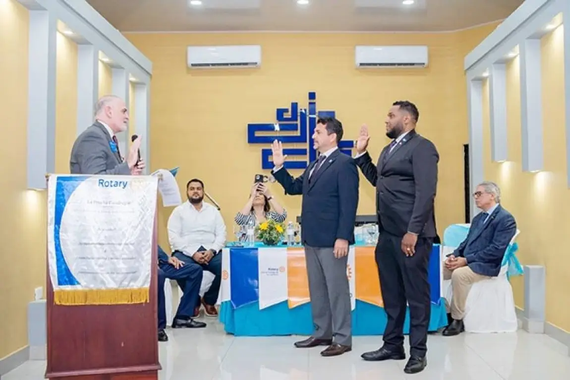 Clubes rotarios realizan cambio de directiva