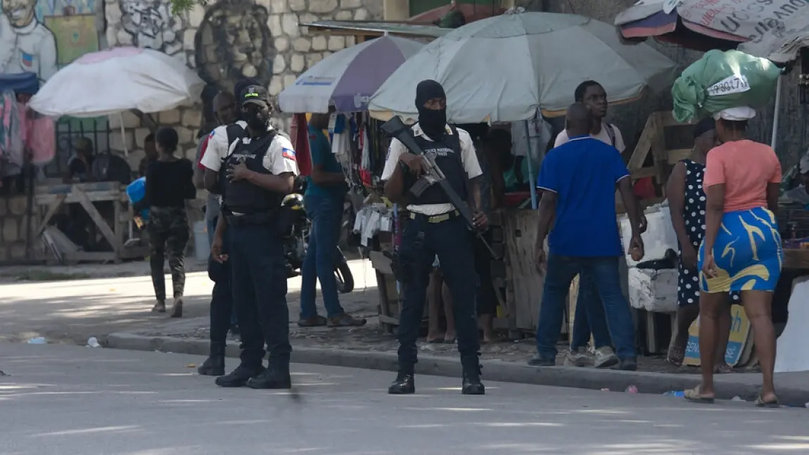 Tiroteos entre bandas haitianas afectan fibra óptica y provocan crisis en comunicación