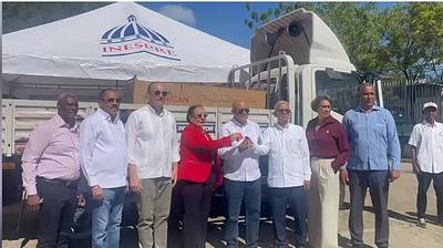Entregan camión y equipos de refrigeración al Inespre