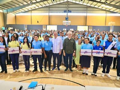 Abinader inaugura obras en pueblos de la Línea Noroeste