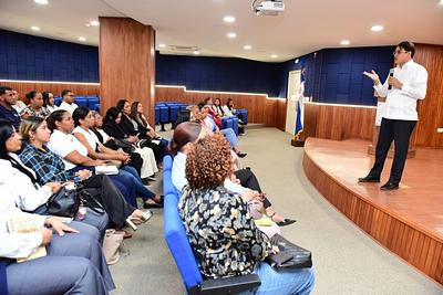 Ministerio Presidencia capacita y actualiza personal de hospitales