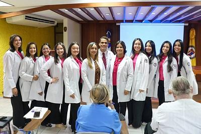 Estudiantes de Medicina desarrollan proyectos en comunidades vulnerables de Santiago