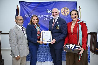 Club Rotario Santiago Monumental  recibe al gobernador distrital