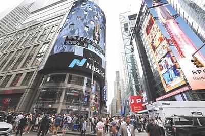 Wall Street cierra en verde y el Nasdaq marca récord, impulsado por las tecnológicas